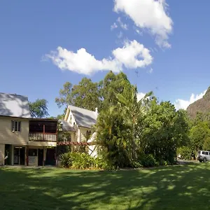 glasshouse-mountains-ecolodge-glass-house-mountains.hotelssunshinecoast.net/